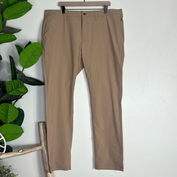 New UNTUCKit Chancellor‎ Straight Fit Tech Pants in Tan Men’s Size 40W 32L - Picture 1 of 8